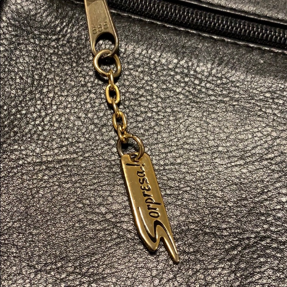 Leather black bag. Small imperfection on closure. - Picture 7 of 8